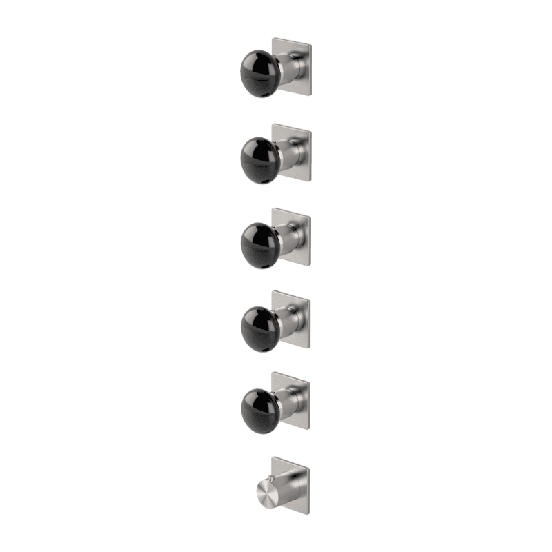 Thermostatic mixer with 5 manifolds